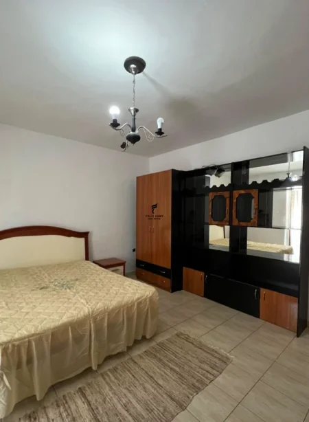 Tirane, jepet me qera apartament 2+1 Kati 4, 85 m² 500 € (PAZARI I RI)