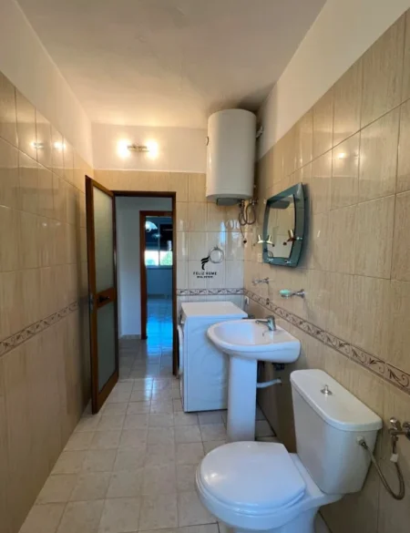 Tirane, jepet me qera apartament 2+1 Kati 4, 85 m² 500 € (PAZARI I RI)