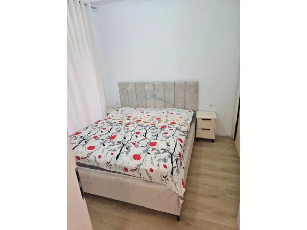 Tirane, jepet me qera apartament 1+1+Ballkon Kati 5, 50 m² 420 € (Rezidenca Kadiu)