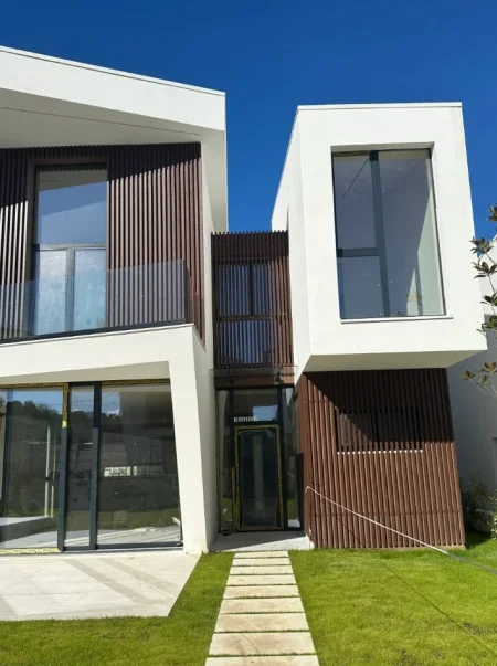 Tirane, shitet Vile 4+1+Ballkon , 780.000 € (teg)