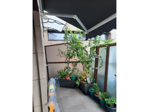 Tirane, jepet me qera apartament 1+1+Ballkon Kati 5, 90 m² 900 € (Rruga e Barrikadave)