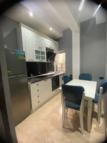 Tirane, jepet me qera apartament 2+1 Kati 1, 100 m² 100 € (Kamez)