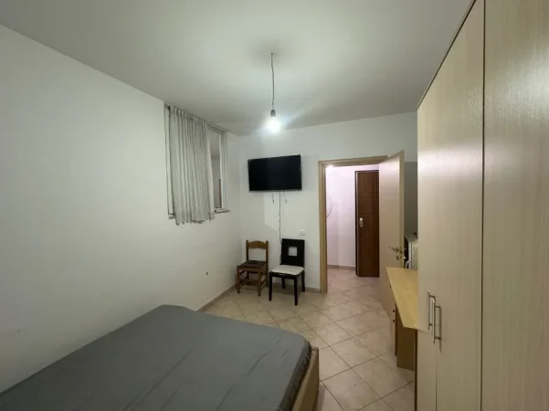 Tirane, jepet me qera apartament 1+1 Kati 2, 55 m² (KOMUNA E PARISIT)