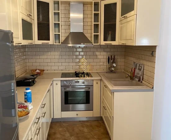 Tirane, jepet me qera apartament 1+1+Ballkon Kati 3, 65 m² 350 € (Fresk)