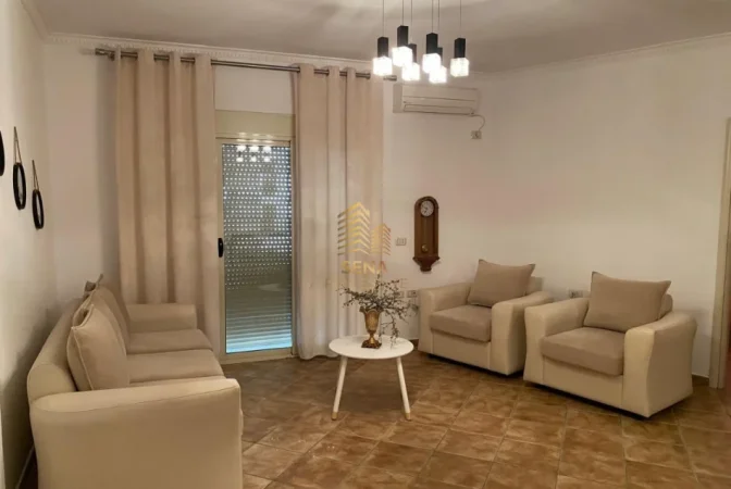 Tirane, jepet me qera apartament 1+1+Ballkon Kati 3, 65 m² 350 € (Fresk)