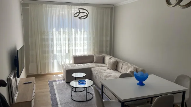 Tirane, jepet me qera 1+1 , (rruga e dibres)