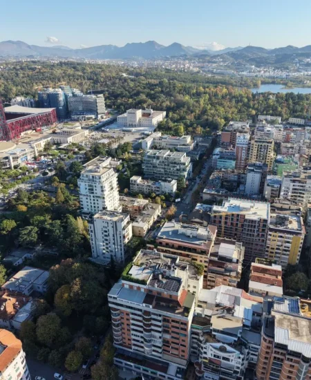 Tirane, shitet ambjent biznesi , 2.600 m² (blloku)