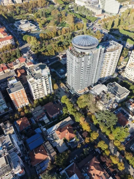 Tirane, shitet ambjent biznesi , 2.600 m² (blloku)