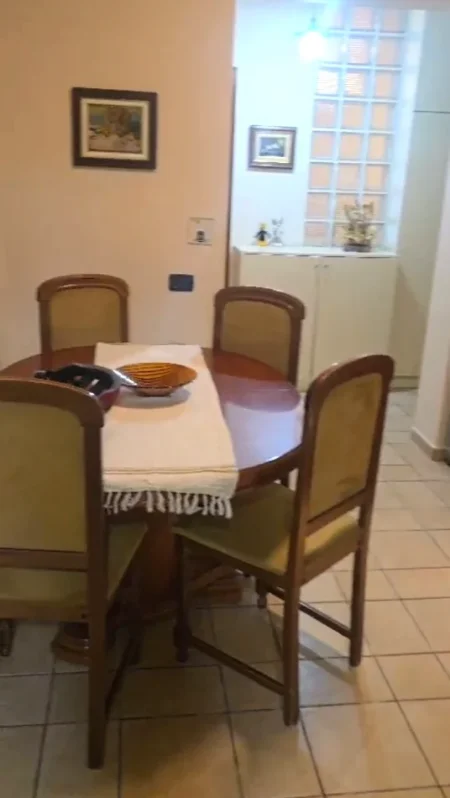🏡 Jepet me Qera Apartament 2+1 tek  Rruga e Kavajës,  500 eur