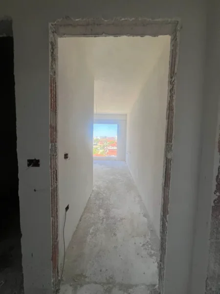 Tirane, shitet apartament 3+1+Ballkon Kati 2, 131 m² 203.000 € (Rrethi i Klanit)