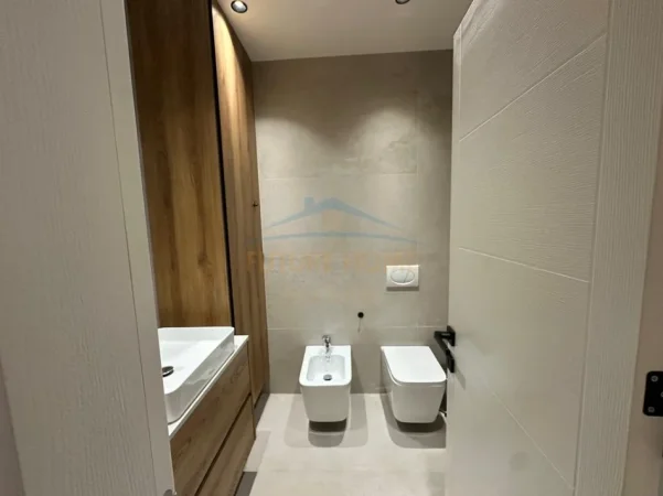 Tirane, jepet me qera 1+1 Kati 2, 71 m² 750 €