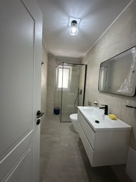 Tirane, jepet me qera apartament 1+1 Kati 3, 60 m² 500 € (RRUGA IRFAN TOMINI)