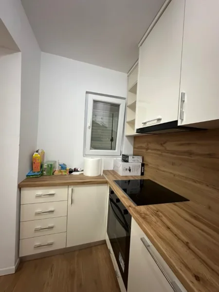 Tirane, jepet me qera apartament 1+1 Kati 3, 60 m² 500 € (RRUGA IRFAN TOMINI)