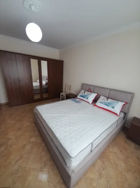 Tirane, jepet me qera Apartament 1+1 Kati 4, 70m²,Çmimi 55.000 Lekë të Reja, Pranë Pastiçeri Bilbili,Rruga e Dibrës, Tiranë.