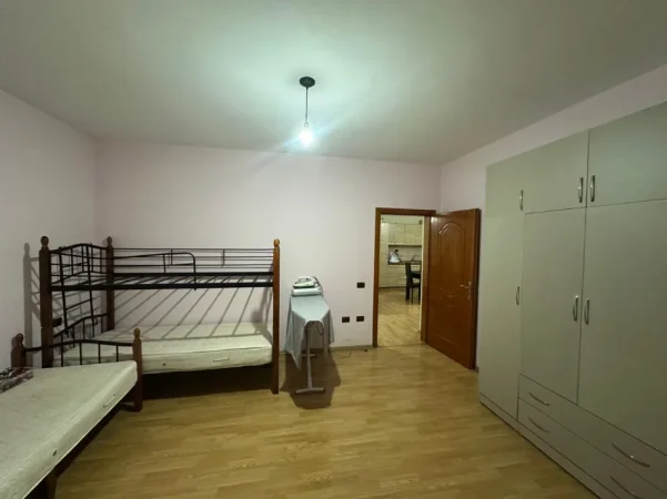 Tirane, jepet me qera apartament 2+1 Kati 2, (jordan misja)