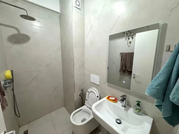 Tirane, jepet me qera apartament 1+1 Kati 1, 65 m² 400 € (Residenca Kadiu ne Ali Dem)