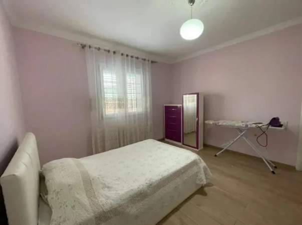 Tirane, jepet me qera apartament 6+1 Kati 3, 300 m² 1300 € (Pajtoni Center)