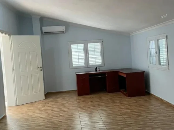 Tirane, jepet me qera apartament 6+1 Kati 3, 300 m² 1300 € (Pajtoni Center)