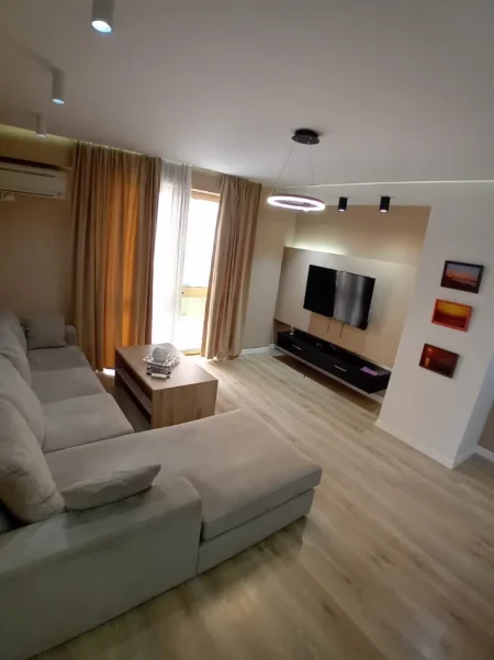 Tirane, jepet me qera apartament 1+1 Kati 2, 73 m² 700 € (Myslym Shyri)