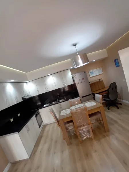Tirane, jepet me qera apartament 1+1 Kati 2, 73 m² 700 € (Myslym Shyri)