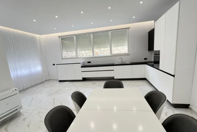 shitet 4+1 , 520 m²