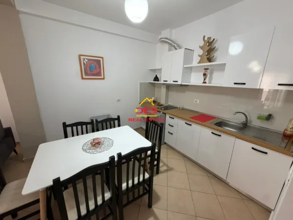 Vlore, shitet apartament 1+1+Ballkon Kati 2, 81 m² 150.000 € (Rruga Aleksandër Moisiu)