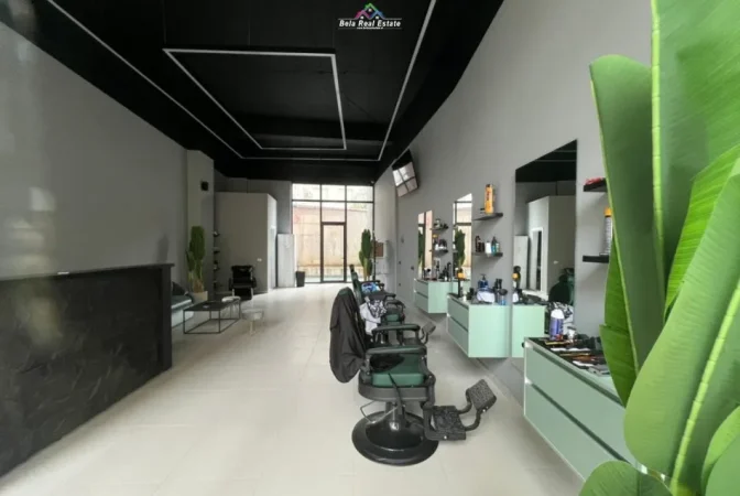 Shqiperi, jepet me qera dyqan Kati 0, 68 m² 1.100 € (pazari i ri)