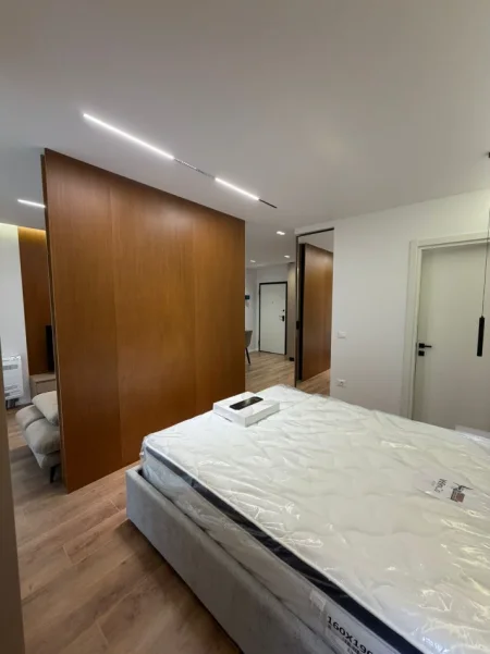 Tirane, jepet me qera garsonier 1+1 Kati 3, 57 m² 500 € (fushe aviacionit)