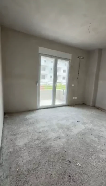 Durres, shitet apartament 3+1+Aneks+Ballkon Kati 1, 120 m² (Pranë Sigurimeve Shoqërore ose Zjarrëfikses)