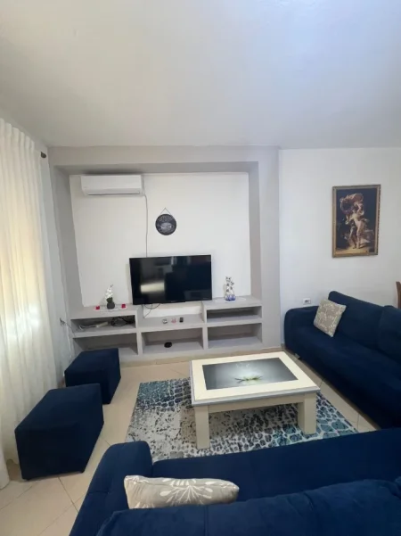 Tirane, jepet me qera apartament 1+1 Kati 2, 70 m² 400 € (Shkolla Tirana Jone tek 5 Maji)