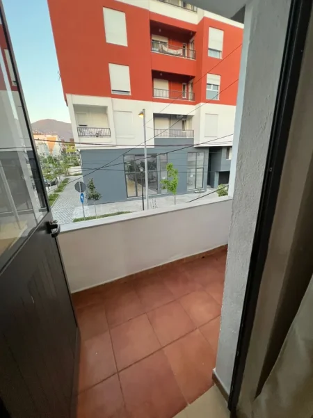 Tirane, jepet me qera apartament 1+1 Kati 2, 70 m² 400 € (Shkolla Tirana Jone tek 5 Maji)