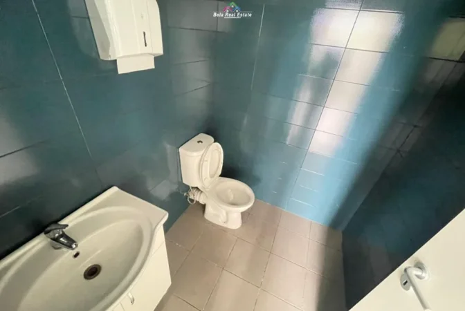 Tirane, jepet me qera dyqan Kati 0, 94 m² 630 € (Rruga Pasho Hysa)