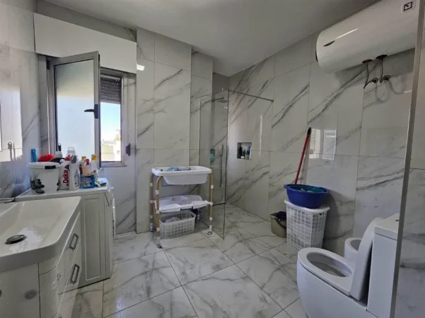 Tirane, shes apartament 2+1 Kati 3, 110 m² 255.000 € (RRUGA PETI)