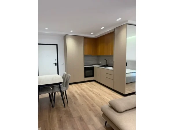Tirane, jepet me qera apartament 1+1 Kati 3, 57 m² 500 € (ish fusha aviacionit)