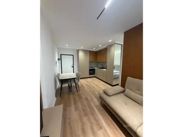 Tirane, jepet me qera apartament 1+1 Kati 3, 57 m² 500 € (ish fusha aviacionit)
