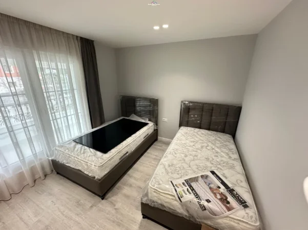 Tirane, jepet me qera Vile 3 Katshe Kati 0, 420 m² 3.500 € (prane Ambasades Turke)