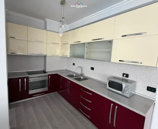 Tirane, jepet me qera apartament 3+1+Ballkon Kati 6, 125 m² 1.200 € (Kompleksi Delijorgji)
