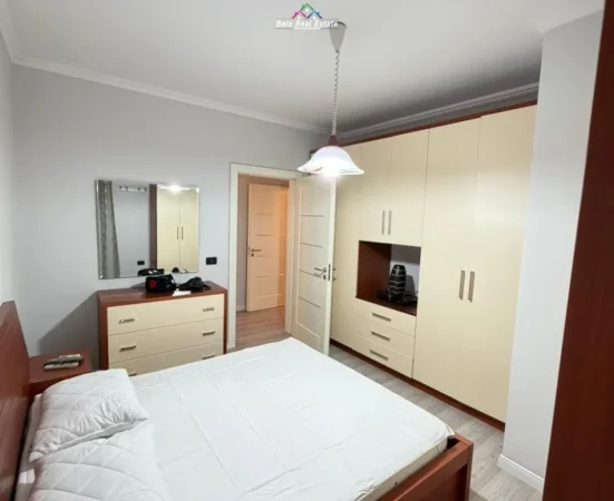 Tirane, jepet me qera apartament 3+1+Ballkon Kati 6, 125 m² 1.200 € (Kompleksi Delijorgji)