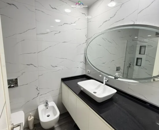 Tirane, jepet me qera apartament 3+1+Ballkon Kati 6, 125 m² 1.200 € (Kompleksi Delijorgji)