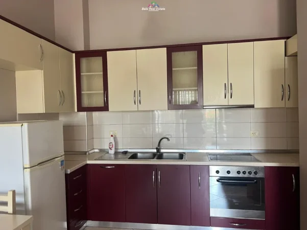 Tirane, jepet me qera apartament 1+1+Ballkon Kati 2, 65 m² 420 € (astir)