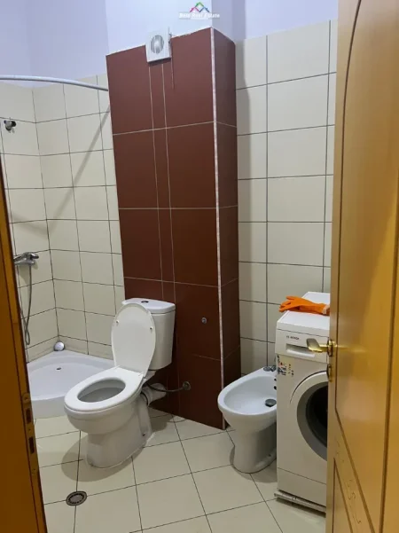 Tirane, jepet me qera apartament 1+1+Ballkon Kati 2, 65 m² 420 € (astir)