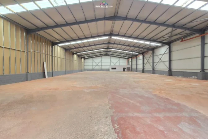 Tirane, jepet me qera magazine Kati 0, 1.200 m² 7.000 € (prane Castle Konti Hotel)