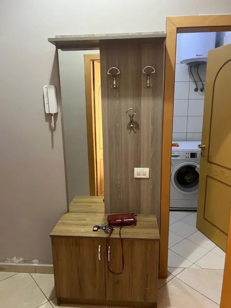 Tirane, jepet me qera apartament 1+1 Kati 2, 65 m² 420 € (Rruga loni Ligori)