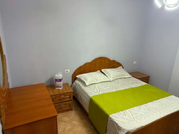 Tirane, jepet me qera apartament 3+1 Kati 6, 136 m² 900 € (Kompleksi Uslluga)