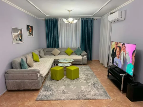 Tirane, jepet me qera apartament 3+1 Kati 6, 136 m² 900 € (Kompleksi Uslluga)