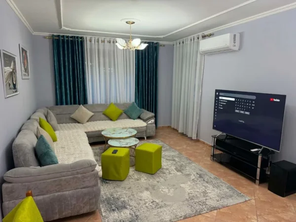 Tirane, jepet me qera apartament 3+1 Kati 6, 136 m² 900 € (Kompleksi Uslluga)