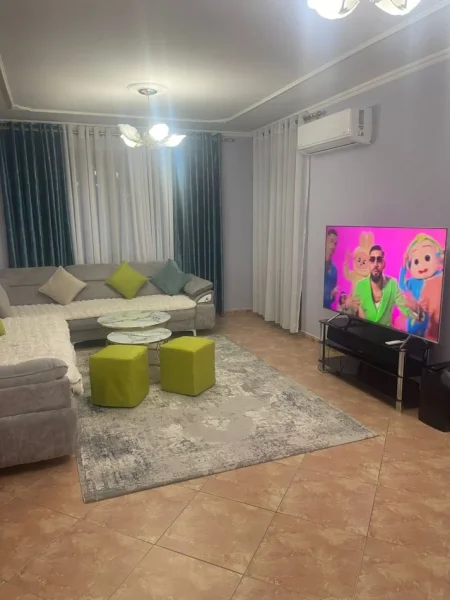Tirane, jepet me qera apartament 3+1 Kati 6, 136 m² 900 € (Kompleksi Uslluga)