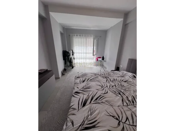 Tirane, jepet me qera apartament 2+1+Ballkon Kati 7, 101 m² 800 € (xhamlliku)