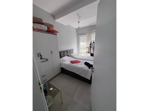 Tirane, jepet me qera apartament 2+1+Ballkon Kati 7, 101 m² 800 € (xhamlliku)