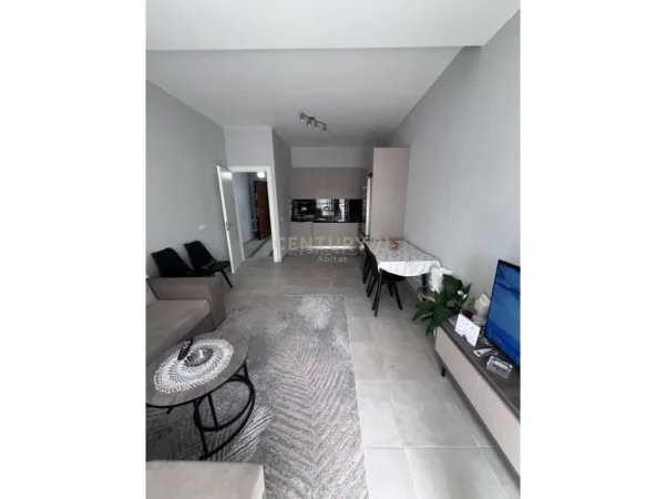 Tirane, jepet me qera apartament 2+1+Ballkon Kati 7, 101 m² 800 € (xhamlliku)